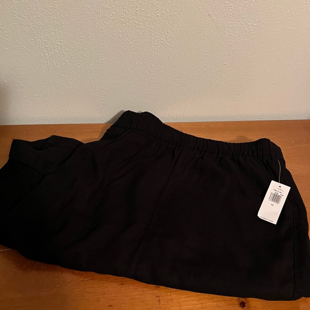 BNWT- black linen shorts.